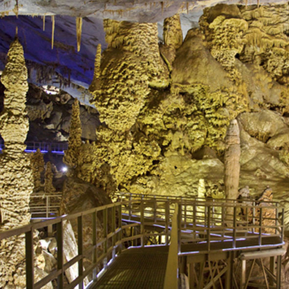 Explorar las grutas en Bustamante – NUEVO LEON, MARAVILLAS NATURALES